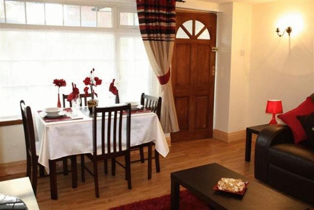 Robertsbridge Retreat At Cornhill Self Catering Apartments Номер фото